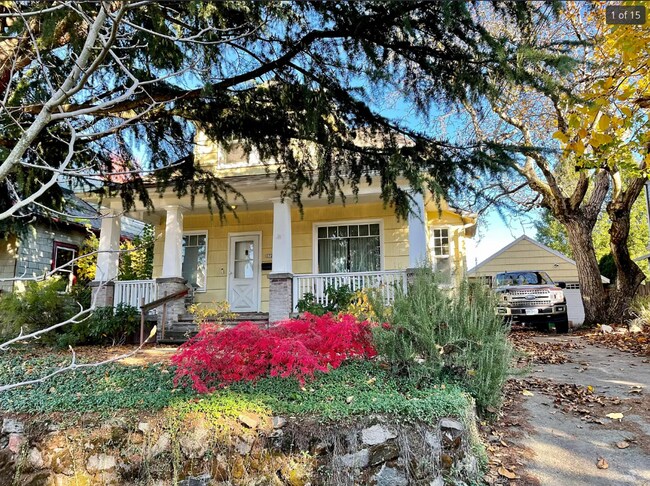 Building Photo - Beautifully Maintained 1909 Home is a Must...