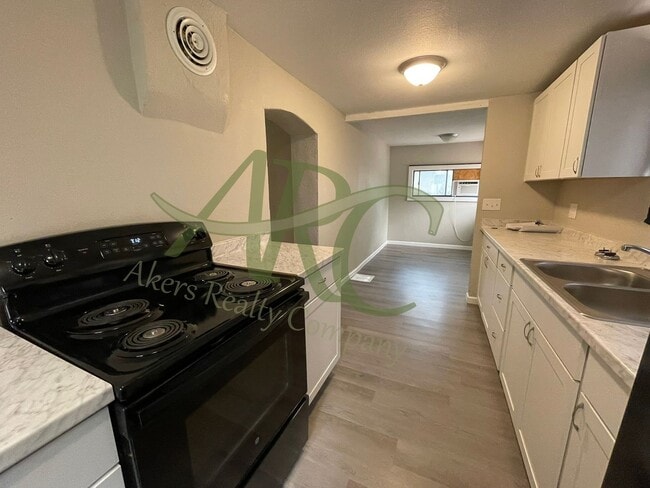 Photo - 1640 E Orman Ave
