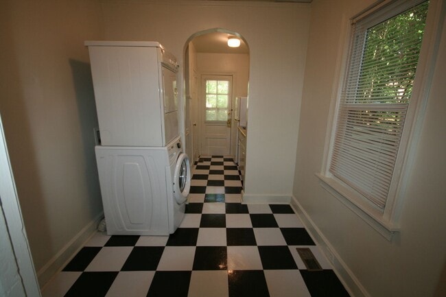 Photo - Adorable Duplex Near 9th St! Unit 1017