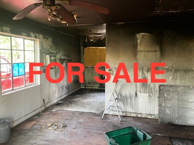 Building Photo - FOR SALE: HANDYMAN SPECIAL! NO CREDIT CHEC... Rental