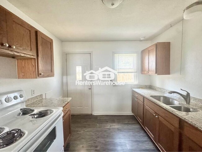 Photo - 510 N 6th Ave E