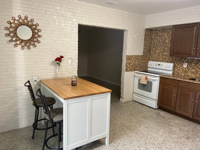 Photo - 1834 N 16th Ct