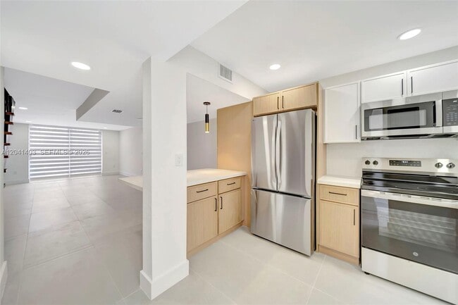 Photo - 1083 W 38th St