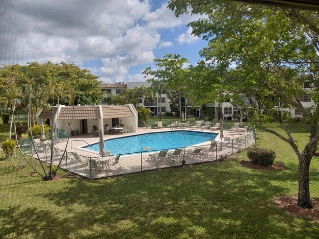 Building Photo - 6850 Royal Palm Blvd Unit 211g