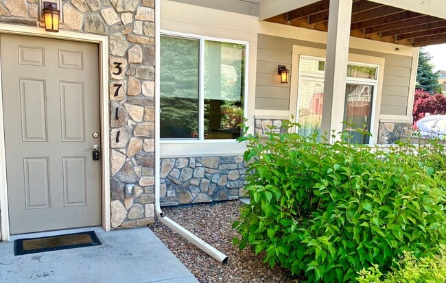 Building Photo - ***2 WEEKS FREE***West Greeley Spacious Townhome With New Carpet! Unit #3711