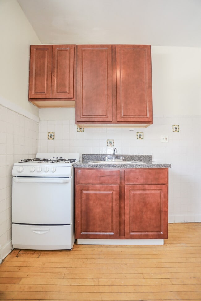 Building Photo - 7714 N Sheridan Rd Unit #2N