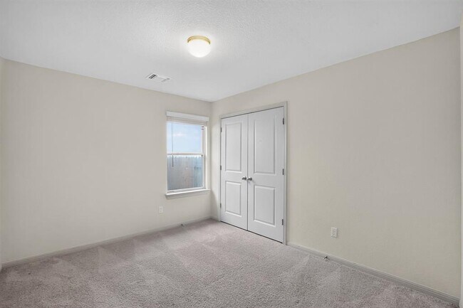 Photo - 105 Greenway Dr