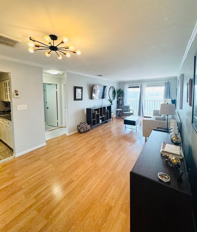 Photo - 603 55th St Unidad 310