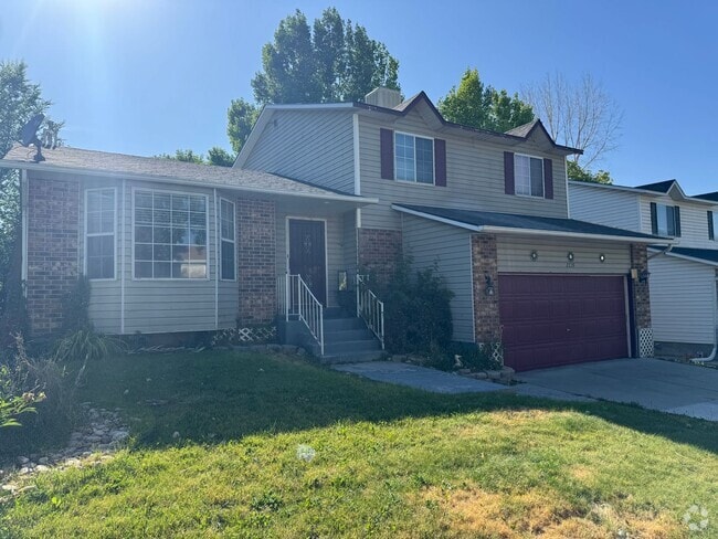 Building Photo - For Rent – Spacious 4 Bed, 3 Bath Home