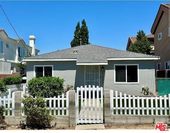 Building Photo - 2221 Bataan Rd