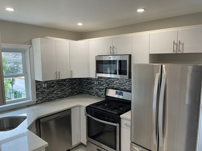 Building Photo - 9850 Horace Harding Expy Unit 2F Rental