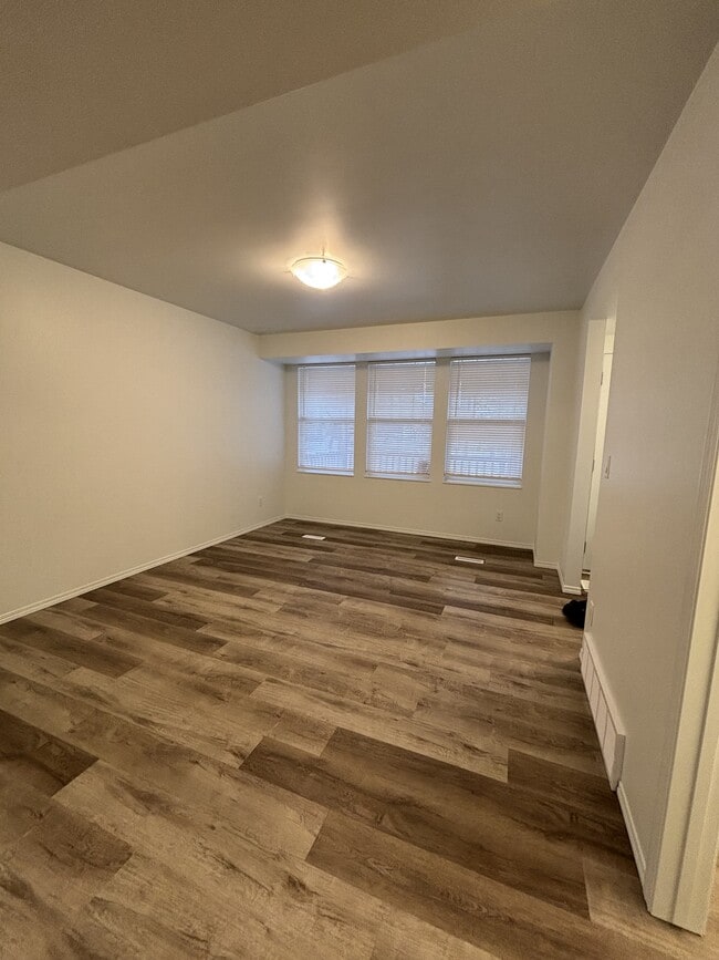 Photo - 11358-11353 53 St NW Unit 11358 - Main