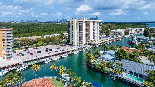 Building Photo - 2500 NE 135th St Unit B408