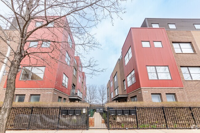 Building Photo - 648 W 16th St Rental
