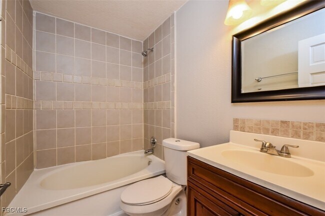 Photo - 5119 5th St W