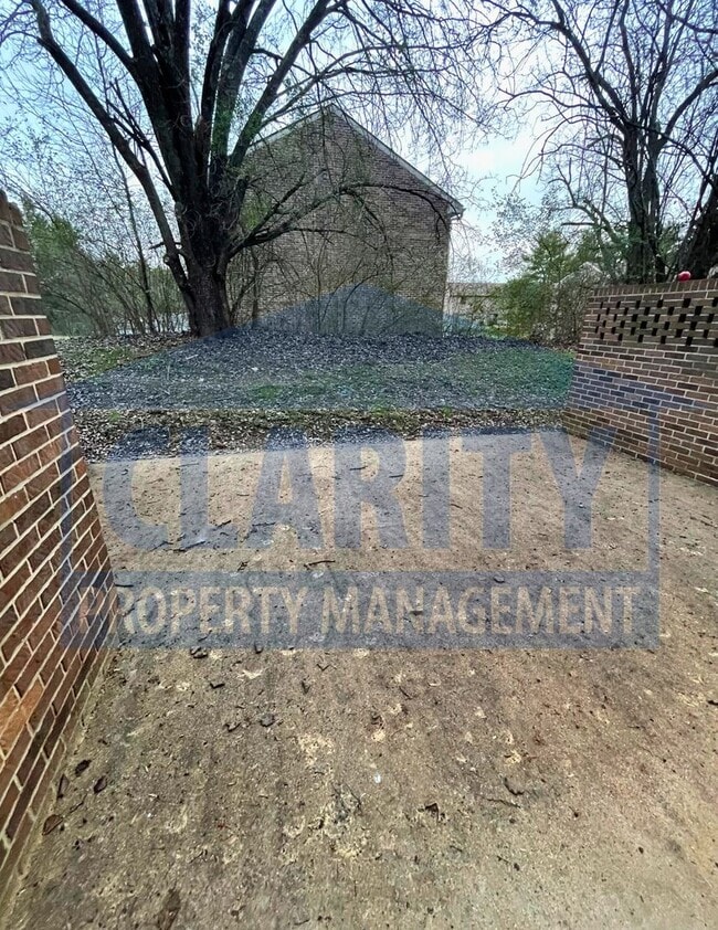 906 Valley Head Rd NW