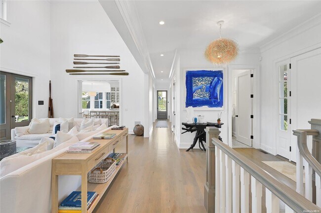 Photo - 52 Quogue St