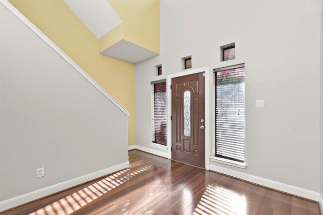 Photo - 9810 Marlink