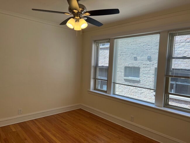 Photo - 2047-2049 W Berwyn Ave