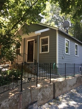 Building Photo - 334 1/2 Marshall St Rental