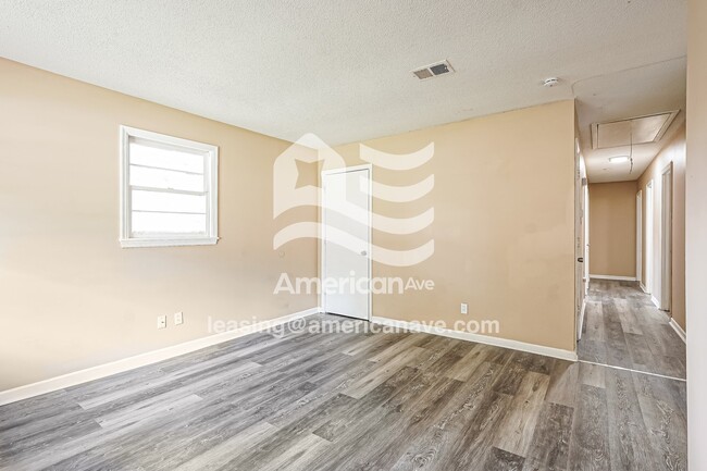 Photo - 144 Charmont Dr