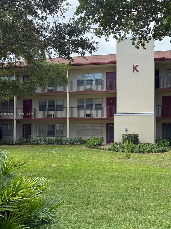 Photo - 100 SW 132nd Way Unidad 205K