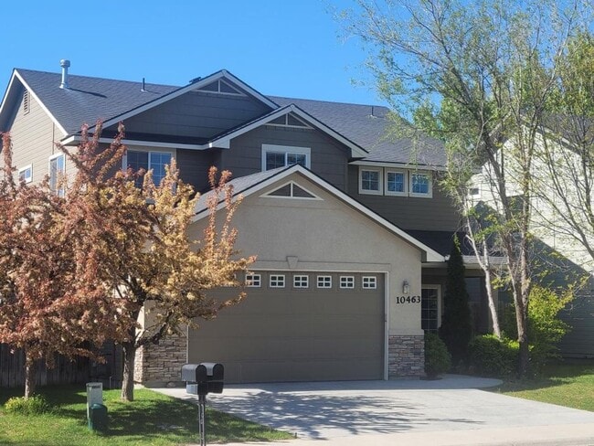 Building Photo - Great Location! 4 bedroom! Rental