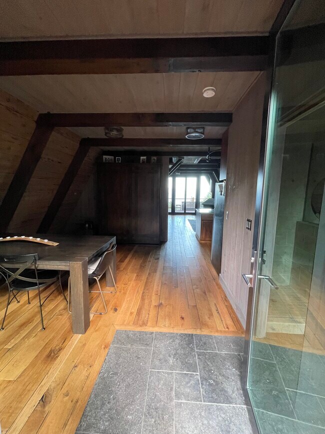 Photo - 949 Skyline Dr