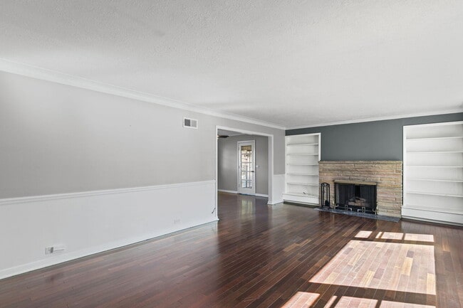 Photo - 836 W Everett Rd