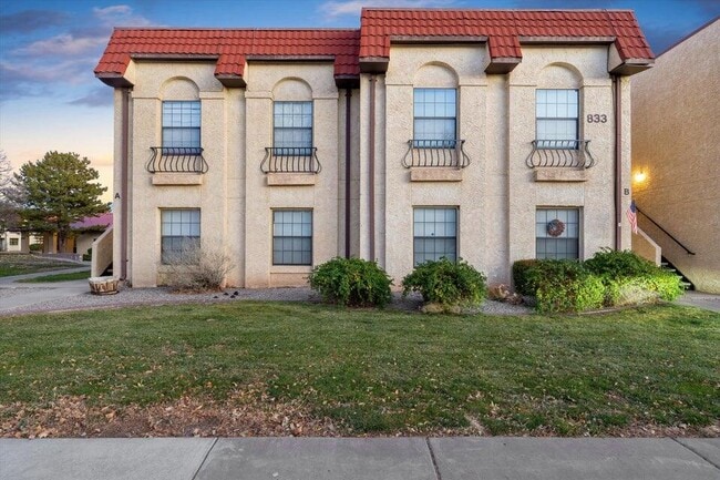 Building Photo - 833 Country Club Dr SE Unit 1A Rental