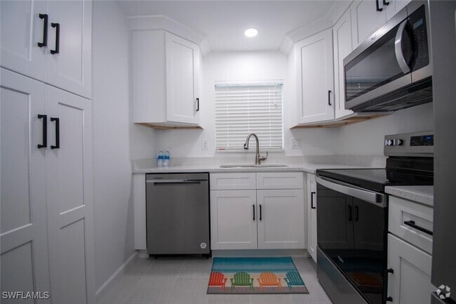 Building Photo - 16007 Davis Rd Unit 613 Rental