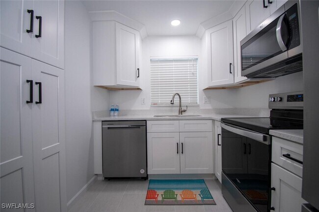Photo - 16007 Davis Rd Unit 613