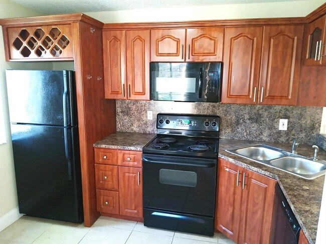 Photo - 1055 Coral Club Dr