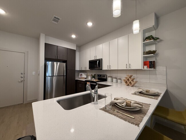 Photo - 1102 Treeta Trl