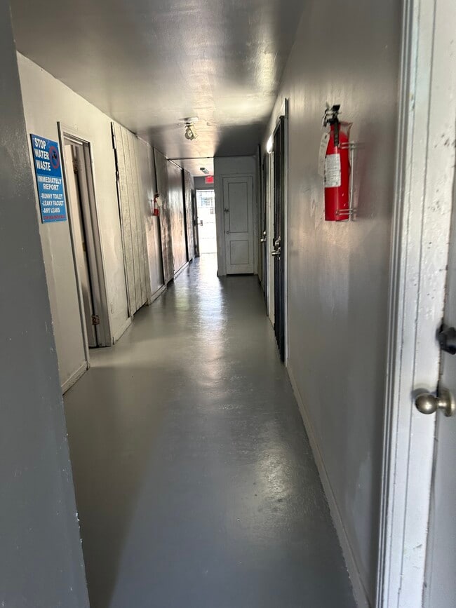 Building Photo - 2419 Pannell St Unit 13