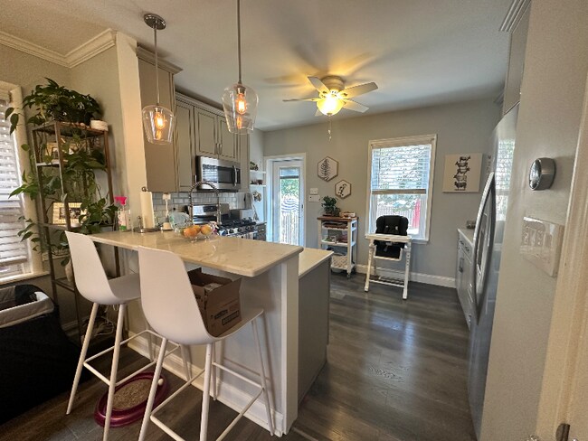 Photo - 10 W Knight Ave