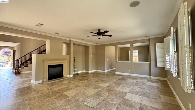 Photo - 2458 Marsanne St