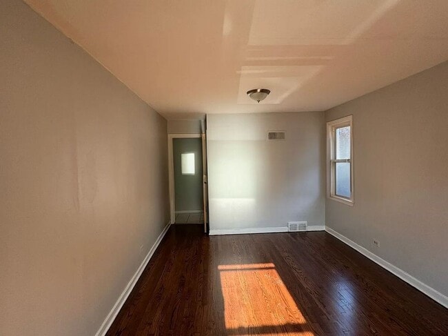 Photo - 8957 Lamon Ave