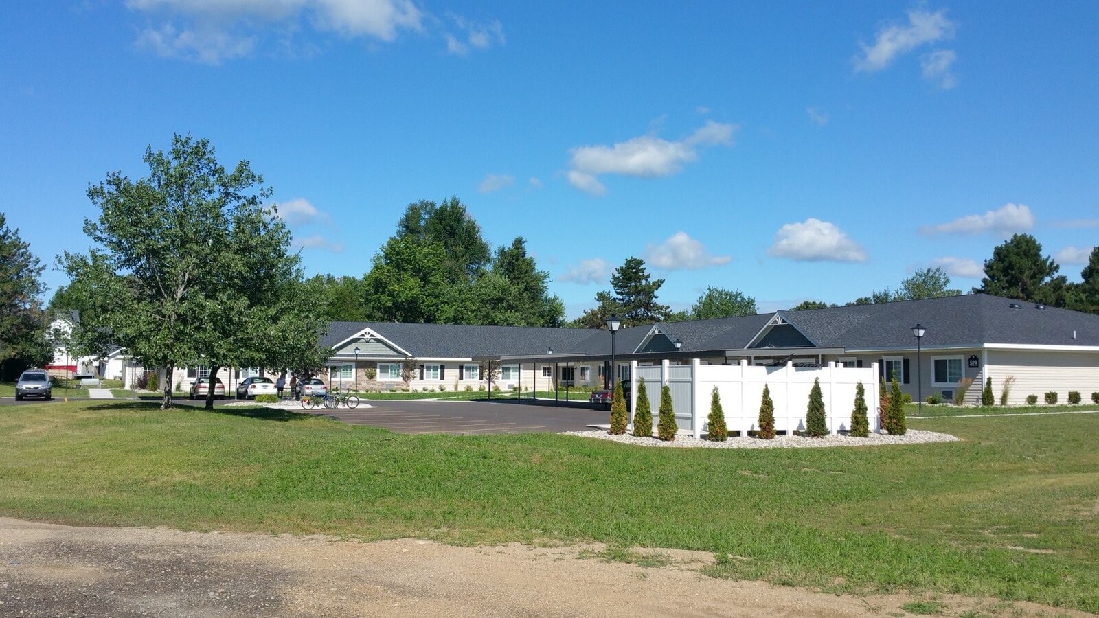 Photo - 529 E 2nd St