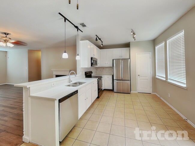 Photo - 103 Hollow Tree Dr