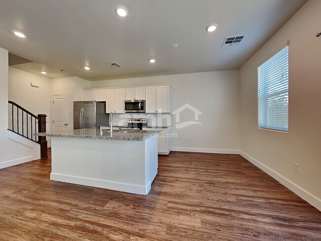 1506 Garden Swing Ave