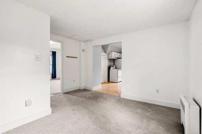 Building Photo - 216 Jewett St Unit 2