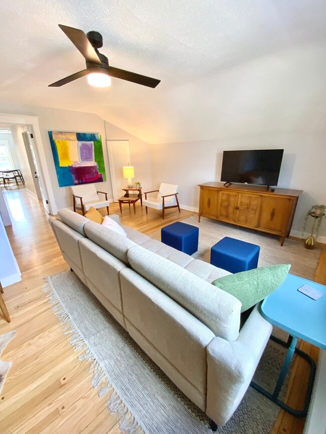 Photo - 1044 Saint Clair Ave