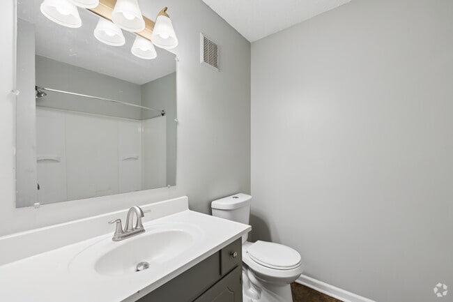 2BR, 1BA - 808SF - Bathroom