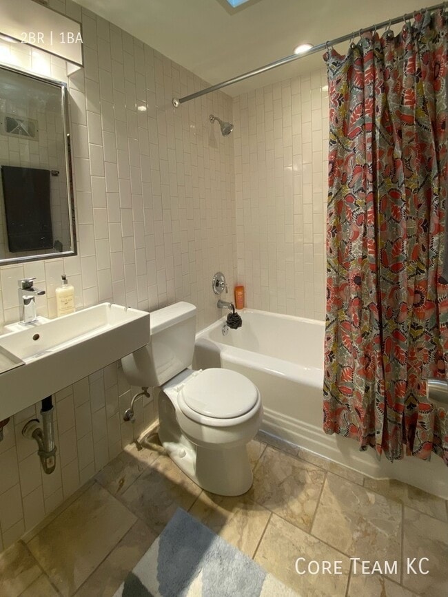 Photo - 1020 W 44th St Unit 6