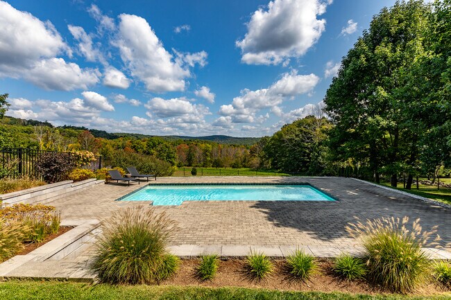 Photo - 11 Longview Rd