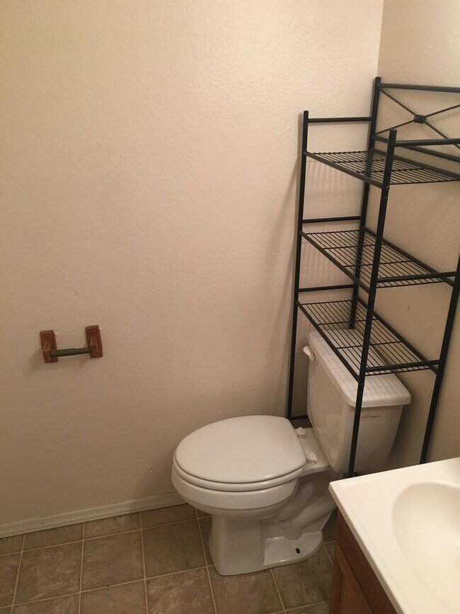 Photo - 116 E 5th St