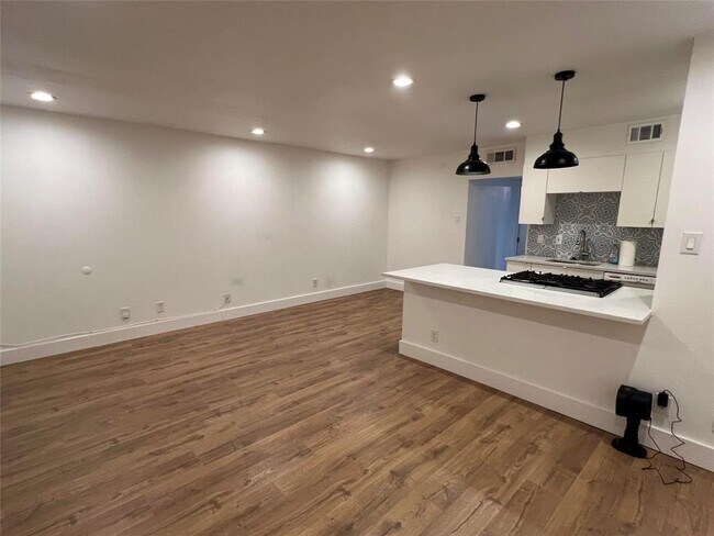 Photo - 505 W 7th St Unit 114