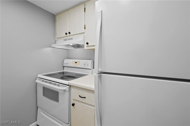 Building Photo - 1849 Maravilla Ave Unit C10 Rental