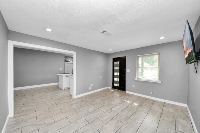 Photo - 2214 Purdue St